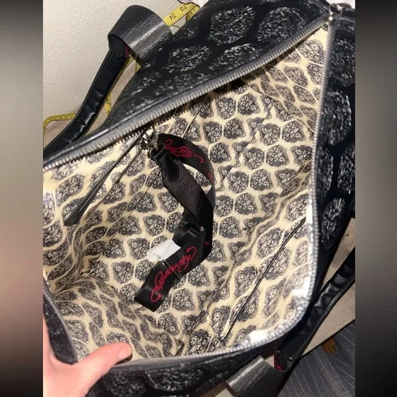 NWT Ed Hardy Black Tiger Embossed Duffel Bag with Guitar Cross Body Straps - Picture 3 of 12